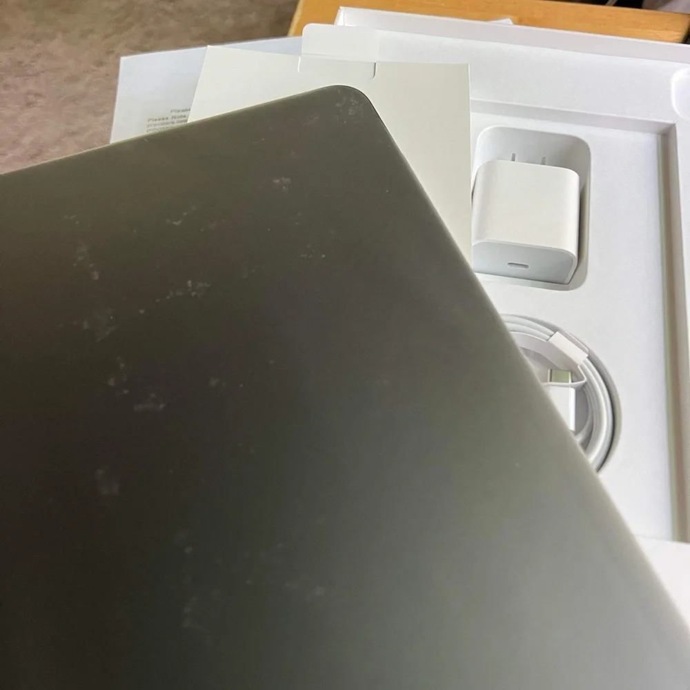 Apple iPad Pro 5th Generation 256GB,5G SIM CARD,Magic Keyboard & Apple Pencil .